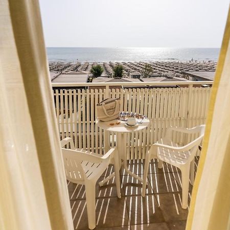 Hotel Byron Milano Marittima Kültér fotó