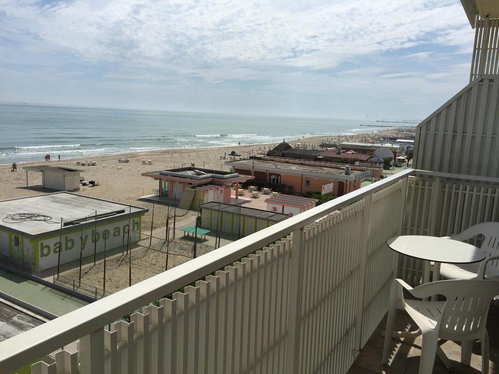 Hotel Byron Milano Marittima Kültér fotó
