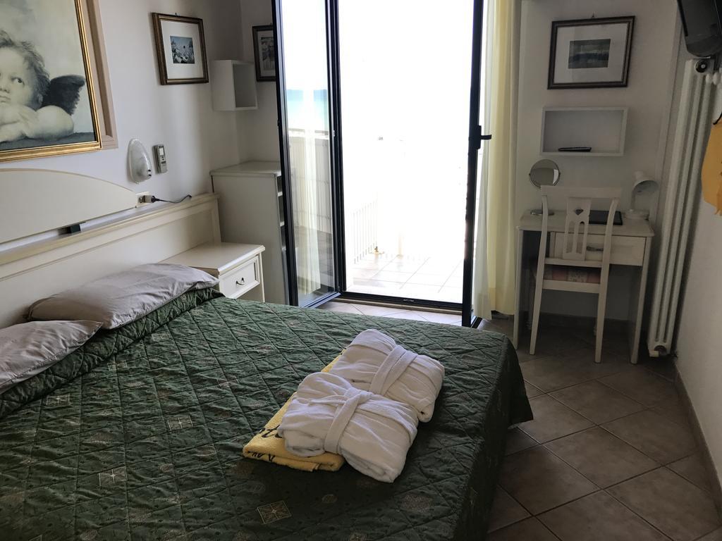 Hotel Byron Milano Marittima Kültér fotó