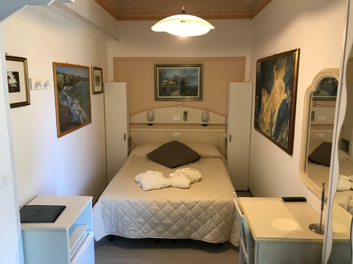 Hotel Byron Milano Marittima Kültér fotó