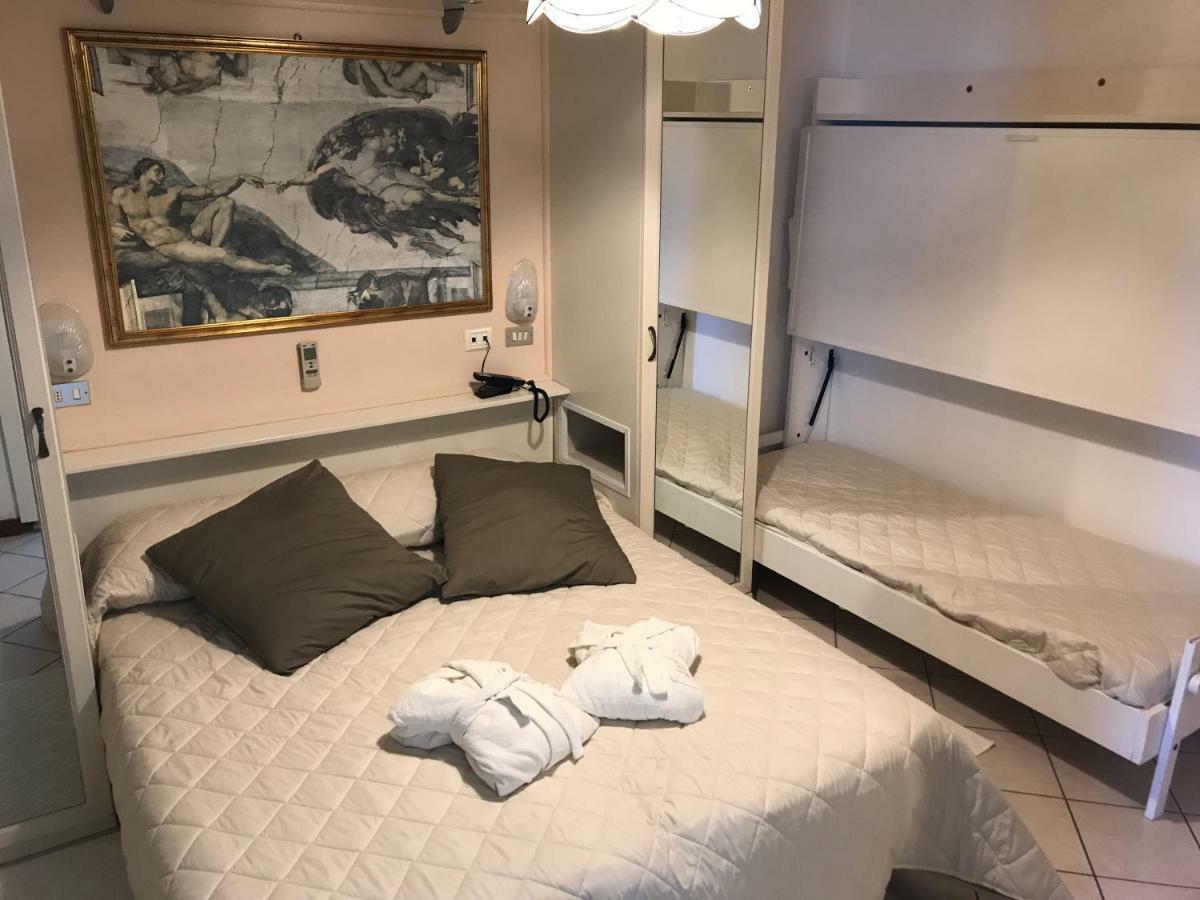 Hotel Byron Milano Marittima Kültér fotó
