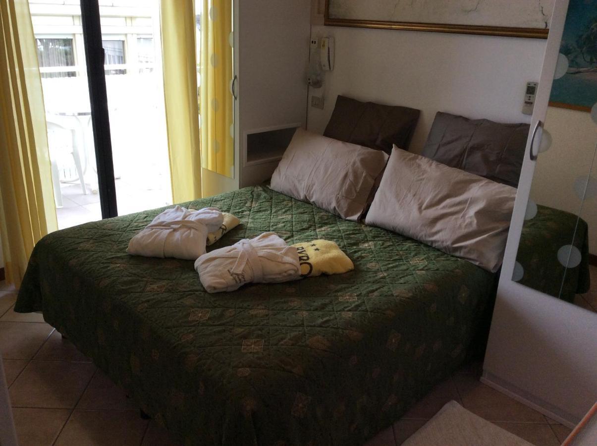Hotel Byron Milano Marittima Kültér fotó