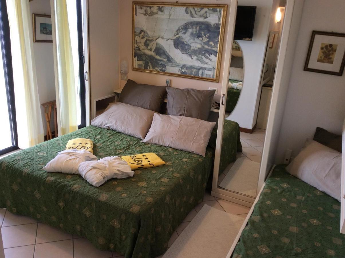 Hotel Byron Milano Marittima Kültér fotó