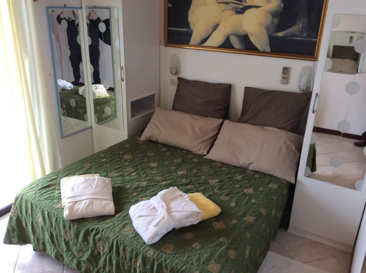 Hotel Byron Milano Marittima Kültér fotó