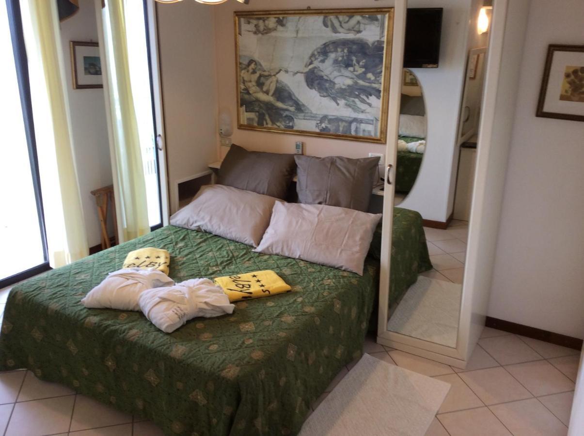 Hotel Byron Milano Marittima Kültér fotó